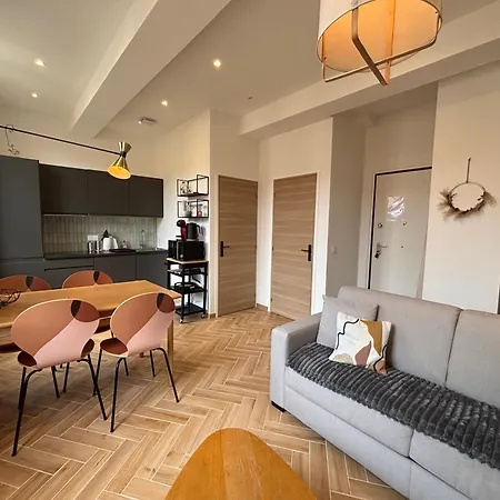 Homeforville Apartment