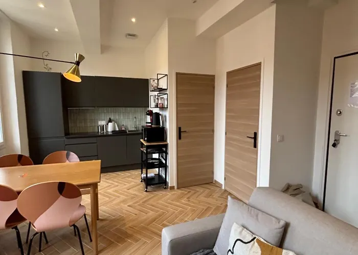 Homeforville Apartman *